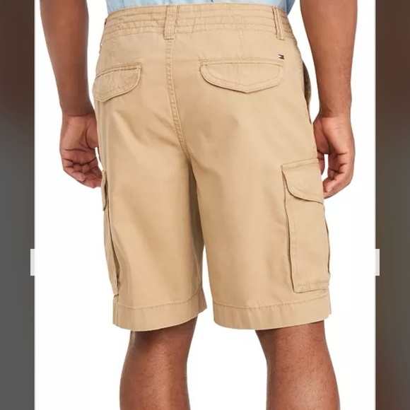 Tommy Hilfiger Men's Essential 10" Solid Cargo Shorts in Khaki Size 30 - Picture 2 of 10